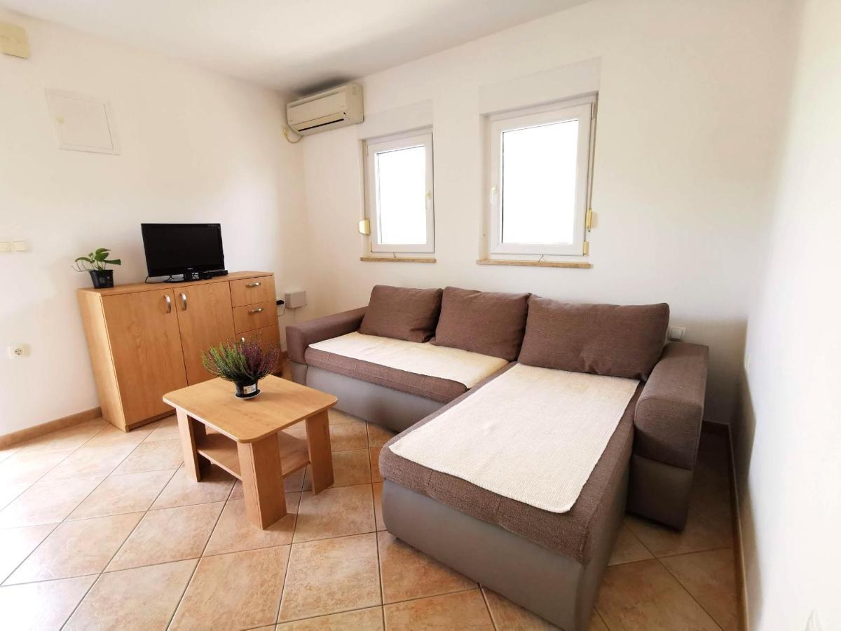 Apartment Dundo In Quiet Green Area Medulin Exterior photo
