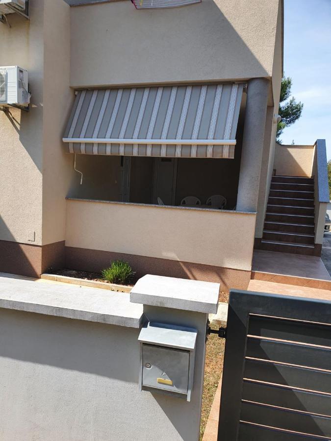 Apartment Dundo In Quiet Green Area Medulin Exterior photo